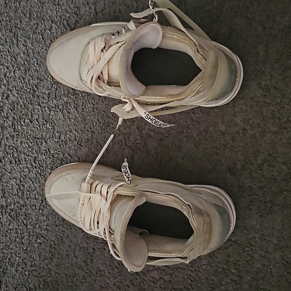 Sneaks - Picture 1 of 3